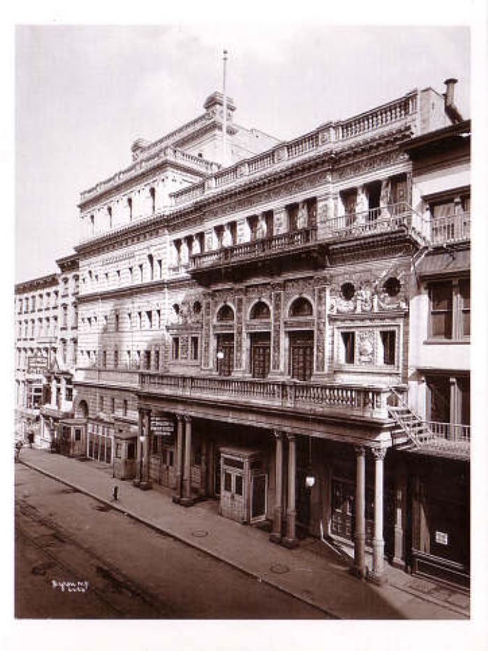 Fifth Avenue Theatre where The Pirates of Penzance opened on 31 December 1879 ( By Unknown - http://www.andreas-praefcke.de/carthalia/usa/usa_nyc_fifthavenue_1891.htm, Public Domain, https://commons.wikimedia.org/w/index.php?curid=47529811)
