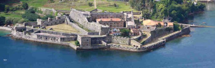 Castelo de San Filipe, Ferrol, the refugees would have sailed past this fortress as they left Ferrol. (WikiMedia Commons, photo by Ramon Piñeiro)